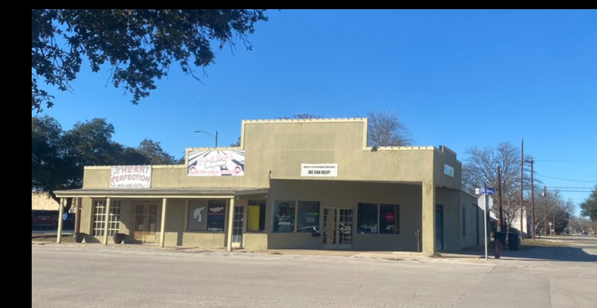 1002 18th St, Hondo, TX for sale - Building Photo - Image 1 of 12