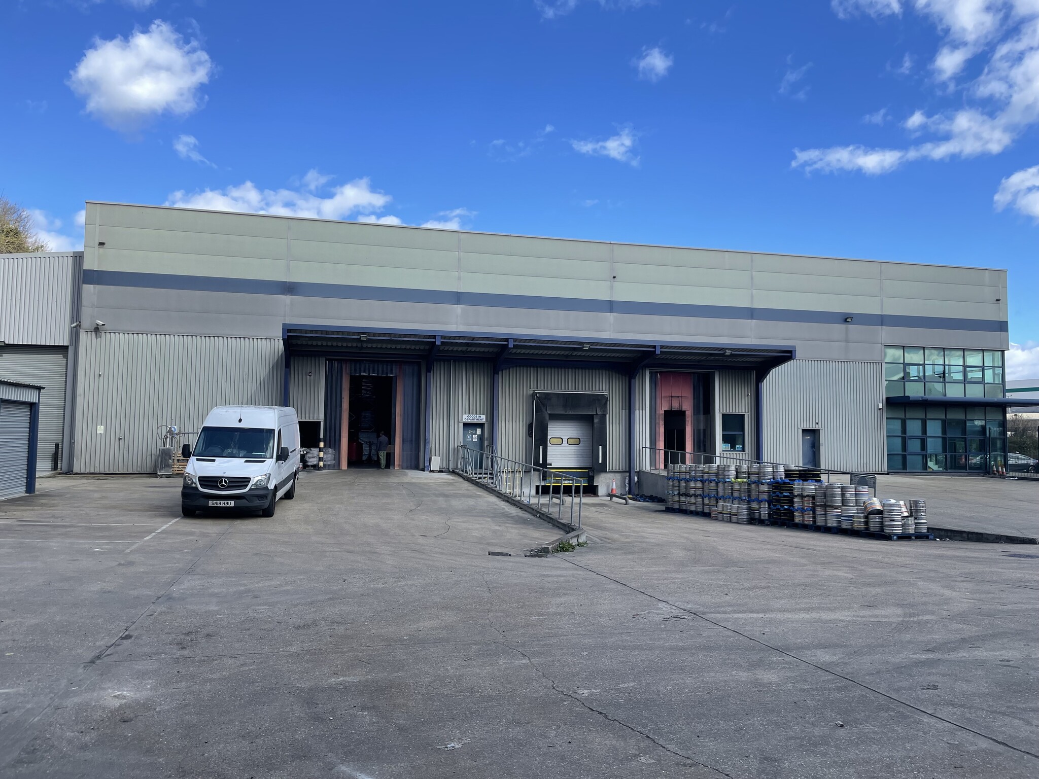 Dolphin Way, Purfleet-On-Thames for sale Primary Photo- Image 1 of 3