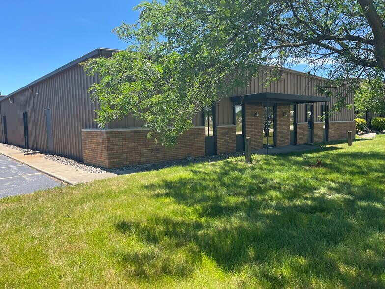 6319 Discount Dr, Fort Wayne, IN à louer - Photo du bâtiment - Image 3 de 6