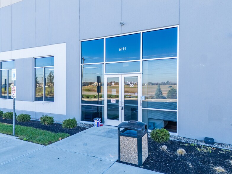 6111-6121 Bixby Rd, Canal Winchester, OH for lease - Building Photo - Image 3 of 6