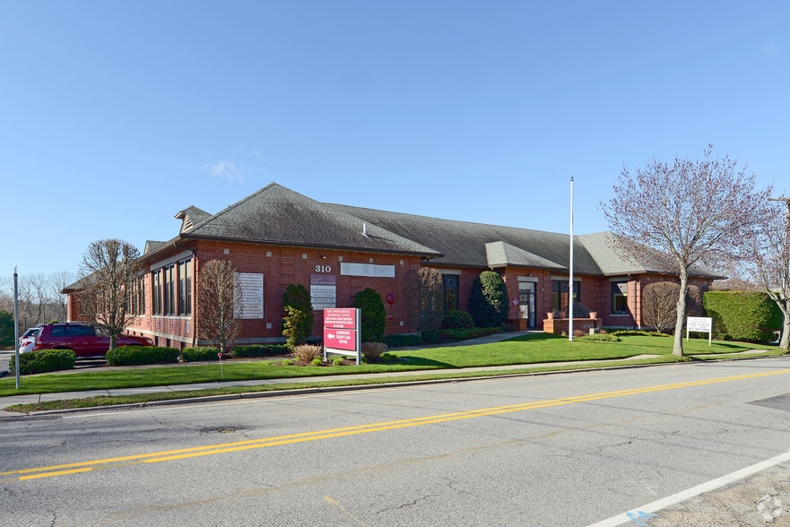 310 Maple Ave, Barrington, RI for lease - Building Photo - Image 3 of 17