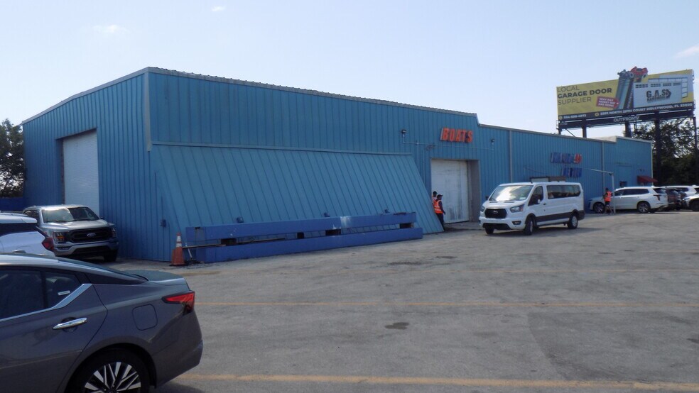 2051 Griffin Rd, Fort Lauderdale, FL à vendre - Photo du bâtiment - Image 3 de 9