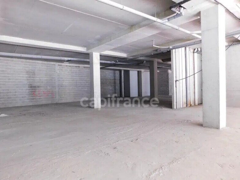 Retail in Nancy for lease - Construction Photo - Image 1 of 6