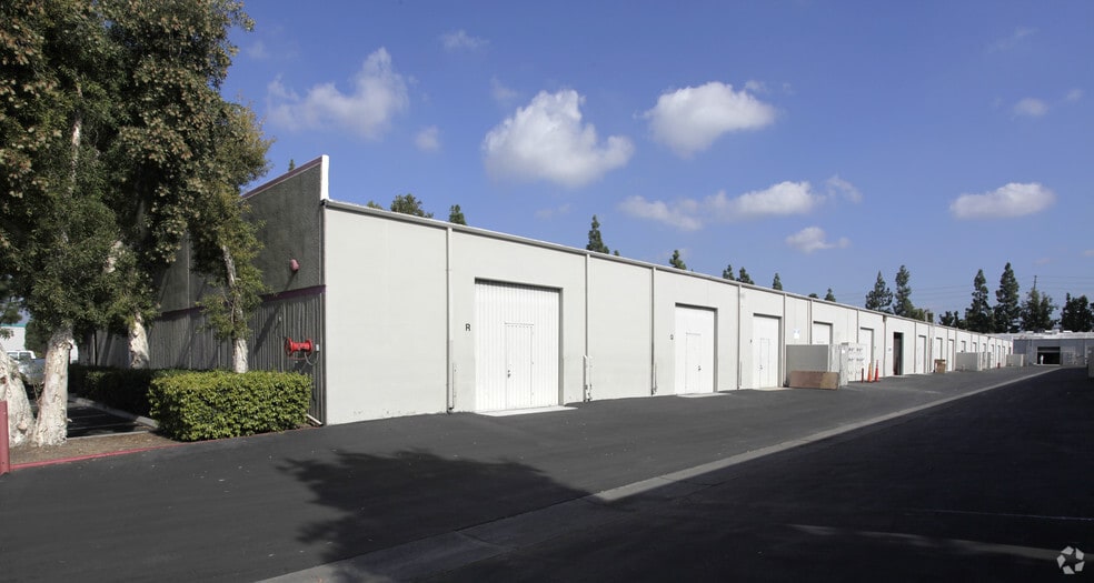 1080 N Batavia St, Orange, CA à louer - Photo du bâtiment - Image 3 de 6