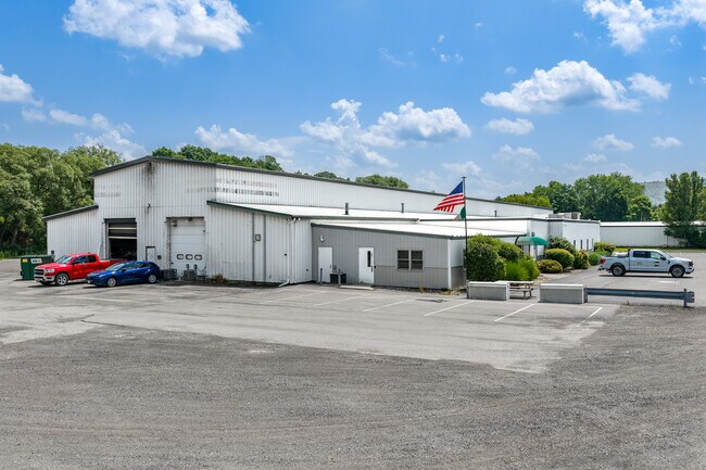 Plus de détails pour 44 River St, Cortland, NY - Industriel aux enchères
