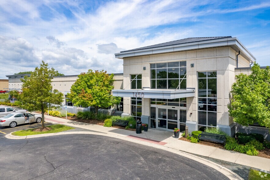 1450 Busch Pky, Buffalo Grove, IL à louer - Photo du bâtiment - Image 3 de 11