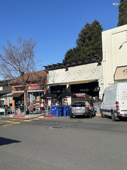 1823 Solano Ave, Berkeley, CA à vendre - Photo du bâtiment - Image 2 de 2