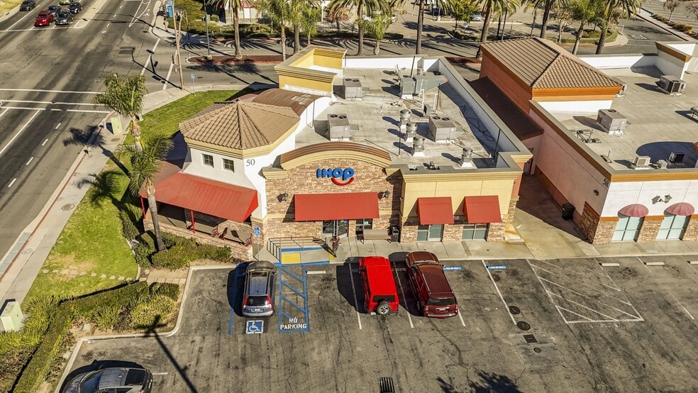 50 & 58 Rio Rancho Rd portfolio of 2 properties for sale on LoopNet.ca - Building Photo - Image 1 of 9