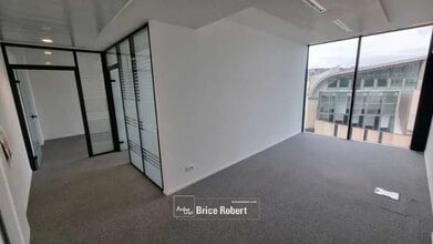 Office in Lyon for lease Interior Photo- Image 1 of 4