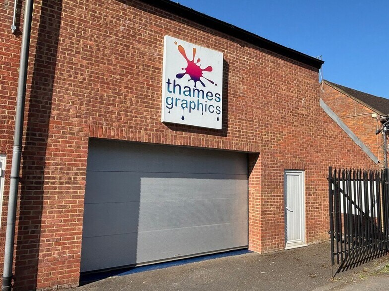 Desborough Park Rd, High Wycombe à louer - Photo du bâtiment - Image 2 de 3