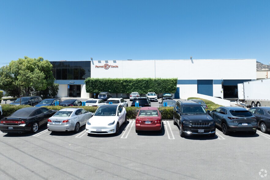 9667 Owensmouth Ave, Chatsworth, CA à vendre - Photo du bâtiment - Image 3 de 9