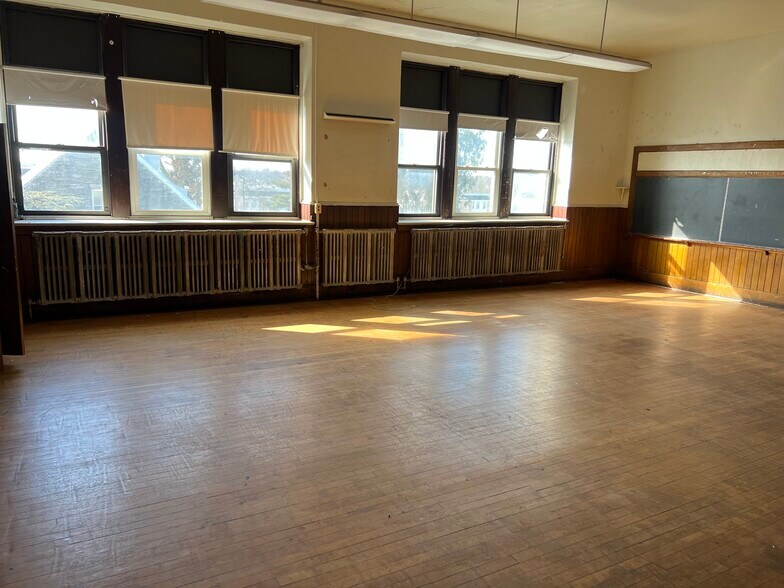 5359 Lebanon Ave, Philadelphia, PA à louer - Photo du bâtiment - Image 3 de 7