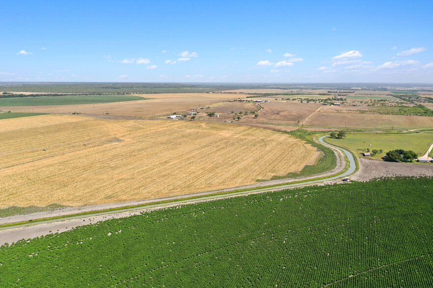 CR 5715, Natalia, TX à vendre - Photo principale - Image 2 de 12