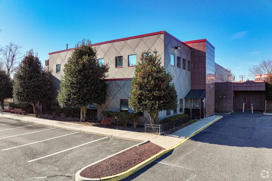 197 Hance Ave, Tinton Falls, NJ à vendre - Photo principale - Image 1 de 30