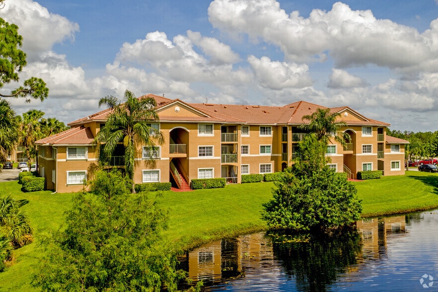 3817 NW Mediterranean Ln, Jensen Beach, FL for sale - Primary Photo - Image 1 of 21