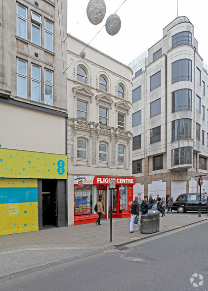 159 Oxford St, London for lease - Building Photo - Image 2 of 4