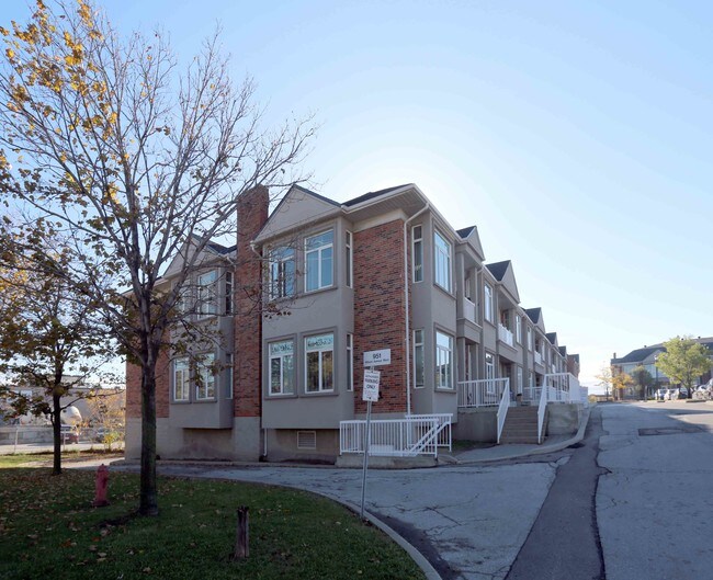 Plus de détails pour 951 Wilson Ave, Toronto, ON - Bureau à louer