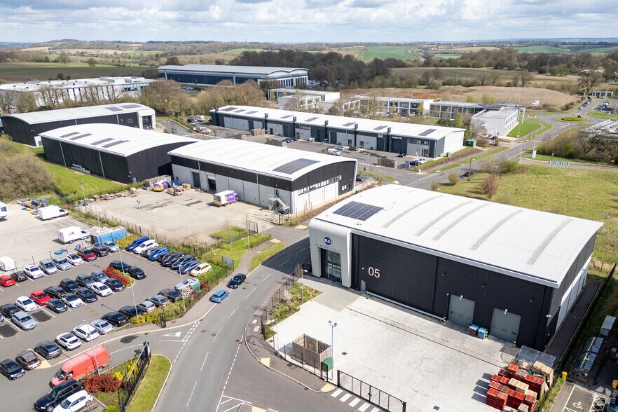 Unit 7 Butterfield Green Rd, Luton à louer - Photo du bâtiment - Image 3 de 4