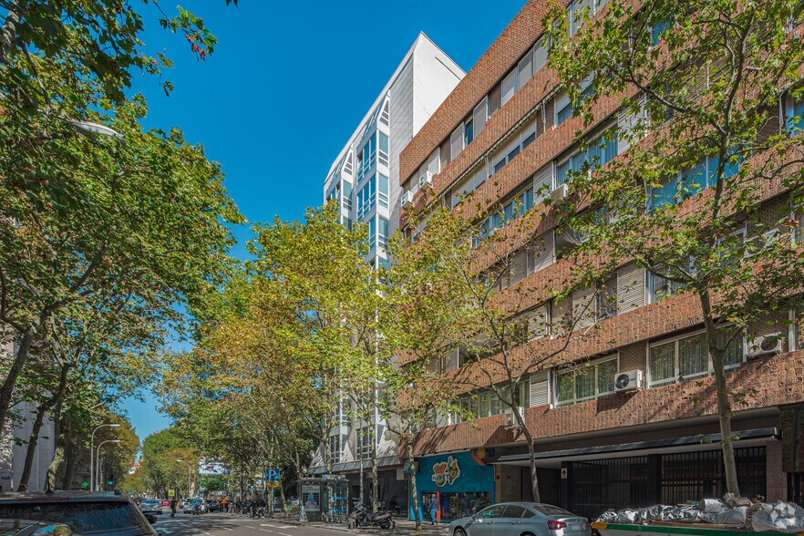 Calle de la Basílica, 19, Madrid, Madrid à louer - Photo du bâtiment - Image 2 de 5