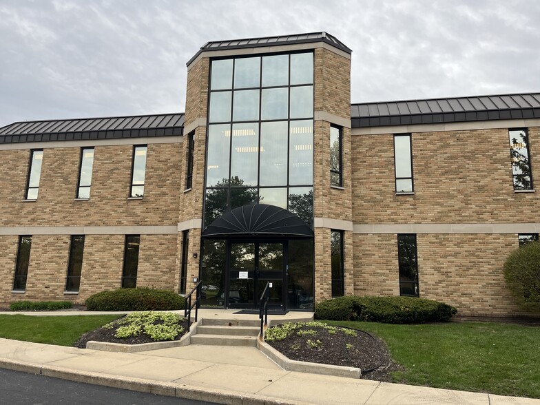 3820 Edison Lakes Pky, Mishawaka, IN for lease - Building Photo - Image 1 of 16