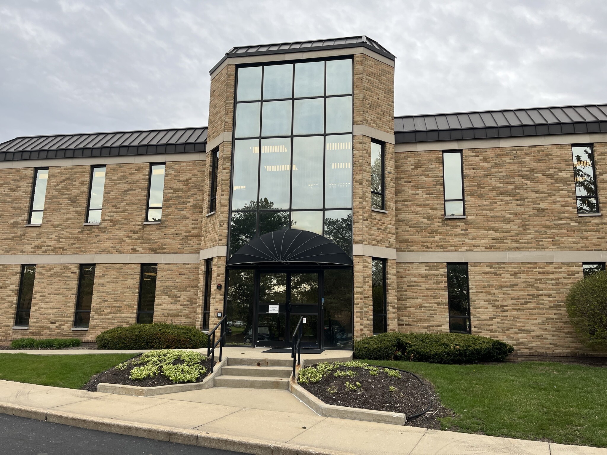 3820 Edison Lakes Pky, Mishawaka, IN for lease Building Photo- Image 1 of 17