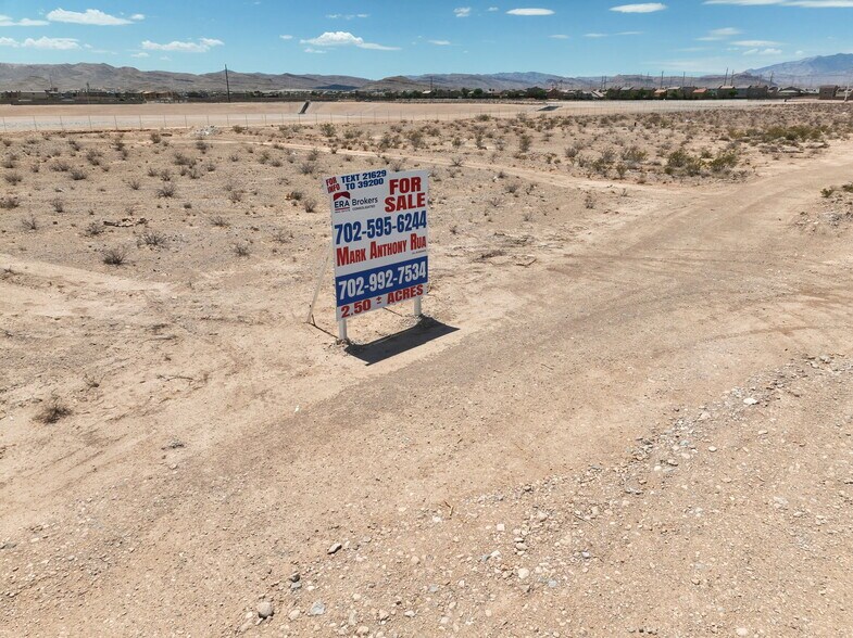W Silverado Ranch Blvd, Las Vegas, NV à vendre - Photo du bâtiment - Image 3 de 10