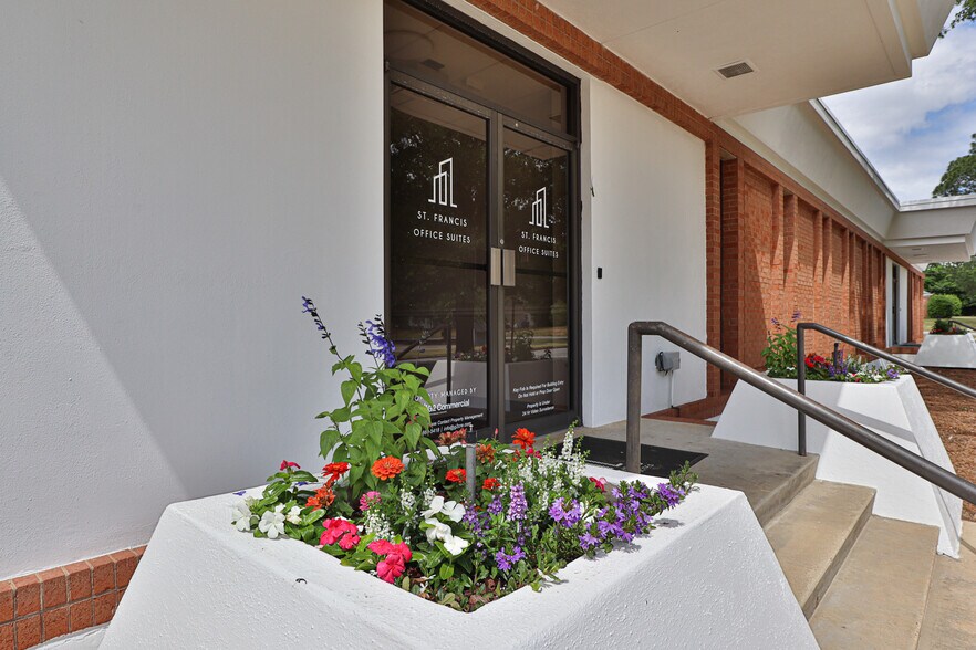 2013 Devonshire Dr, Columbus, GA à louer - Photo du bâtiment - Image 3 de 7