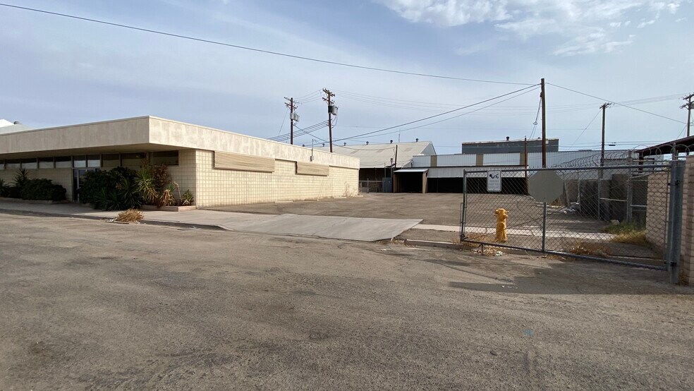 355 W Olive Ave, El Centro, CA à louer - Photo du bâtiment - Image 3 de 3