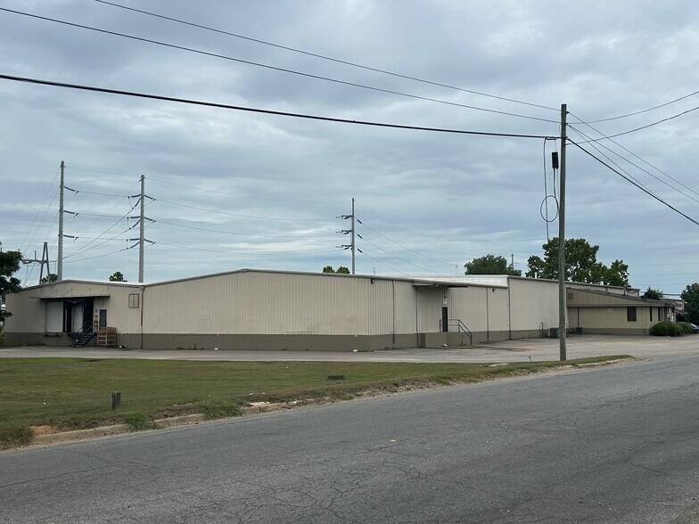 215 Williamson Ave, Opelika, AL à louer - Photo du bâtiment - Image 3 de 5