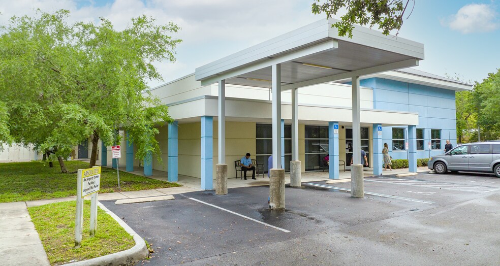 7483 Sand Lake Commons Blvd, Orlando, FL à louer - Photo du bâtiment - Image 3 de 19