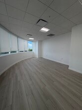 500 N Dixie Hwy, Hallandale Beach, FL à louer Photo intérieure- Image 1 de 3