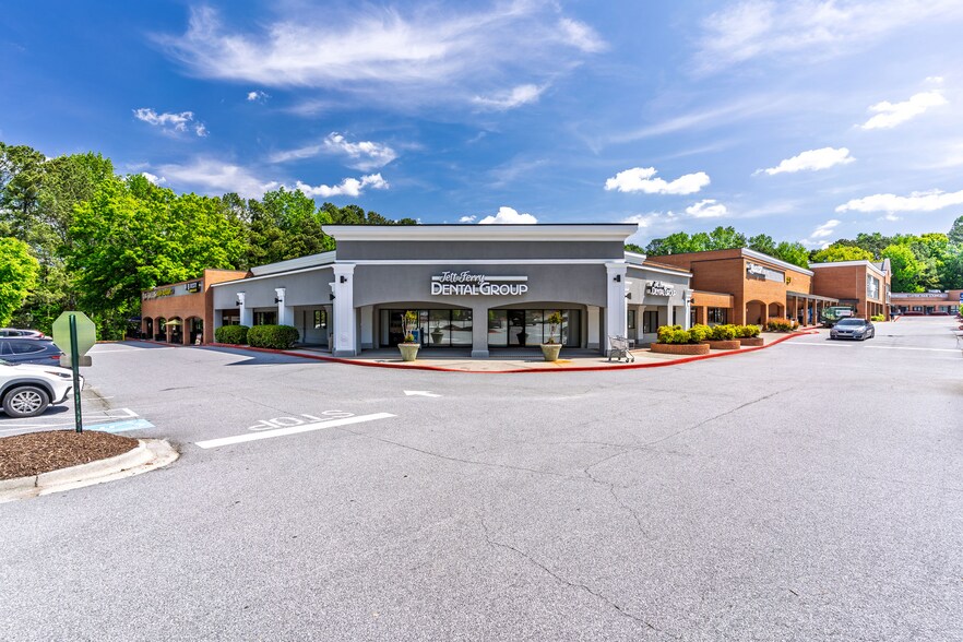 2090 Dunwoody Club Dr, Atlanta, GA à louer - Photo du bâtiment - Image 3 de 3