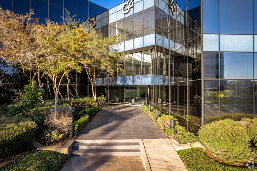 10850 Richmond Ave, Houston, TX à louer - Photo du bâtiment - Image 3 de 13