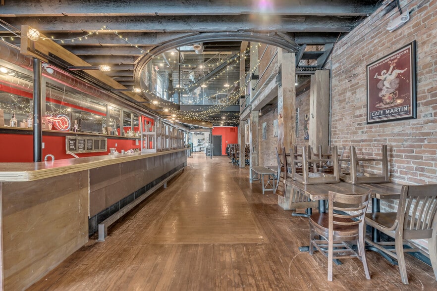 31 N Saginaw St, Pontiac, MI for lease - Building Photo - Image 2 of 10