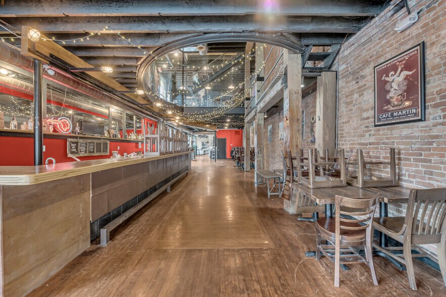 31 N Saginaw St, Pontiac, MI à louer - Photo du bâtiment - Image 2 de 10