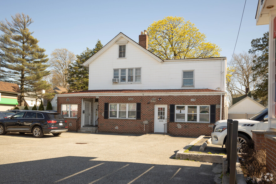 250-72 Jericho Turnpike, Bellerose Village, NY à vendre - Photo principale - Image 1 de 1