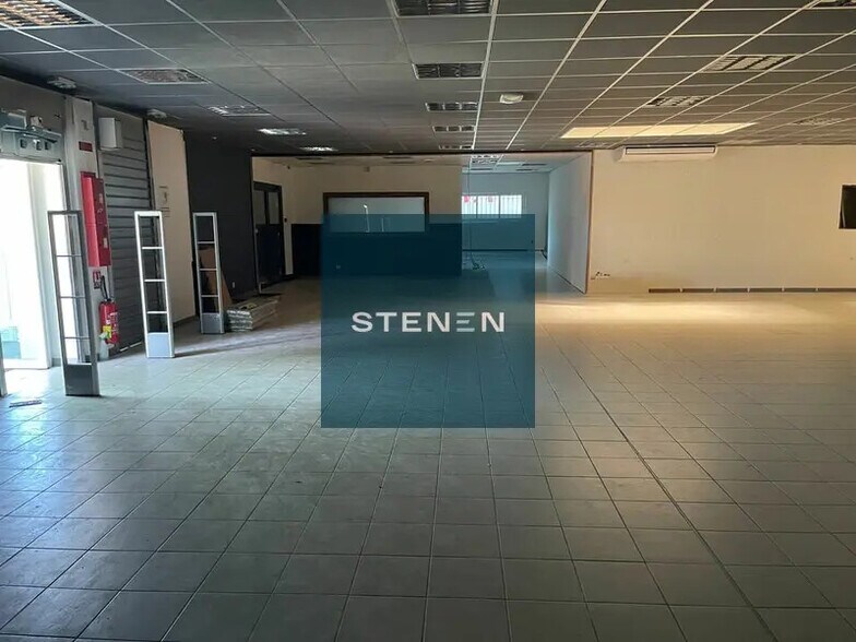 Flex in Gémenos for lease - Interior Photo - Image 2 of 9