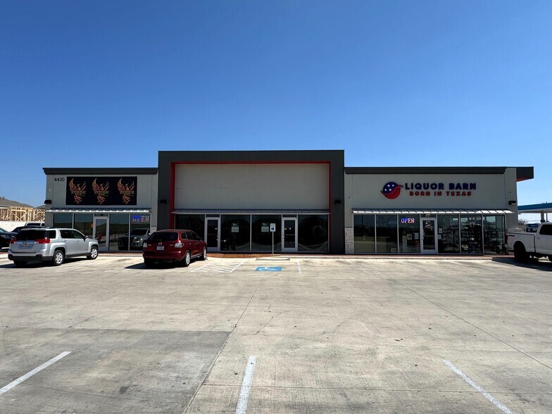 4420 University Blvd, Round Rock, TX à louer - Photo du bâtiment - Image 1 de 5