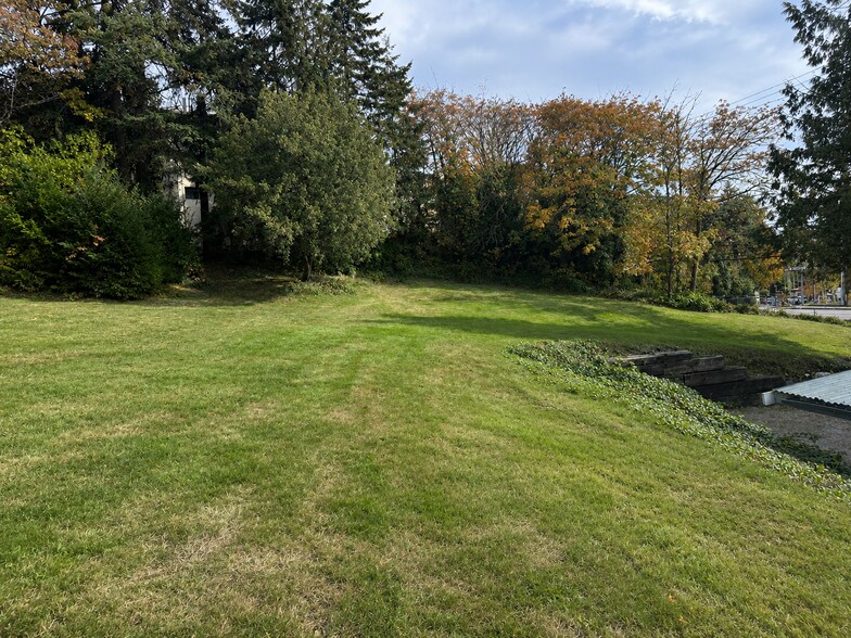 15041 Bothell Way NE, Lake Forest Park, WA à louer - Photo du bâtiment - Image 2 de 6