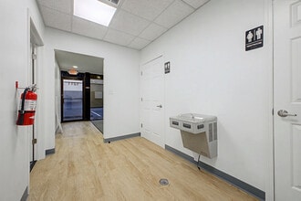 1255 South Park Dr, Kernersville, NC à louer Photo intérieure- Image 2 de 7