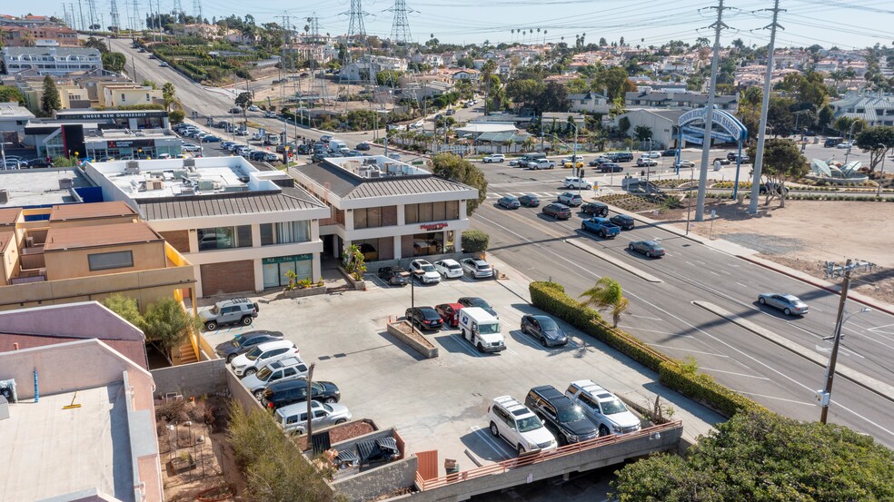 901 N Pacific Coast Hwy, Redondo Beach, CA for lease - Building Photo - Image 3 of 23