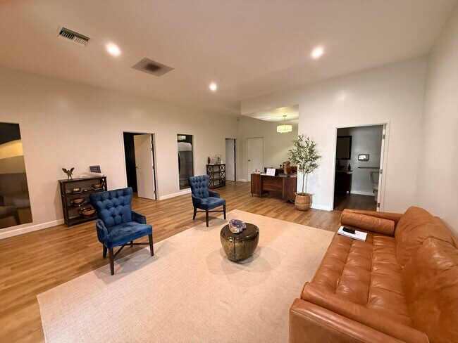 Plus de détails pour 27734 Avenue Scott, Valencia, CA - Bureau/Médical à louer