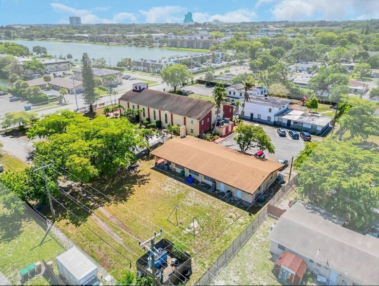 4101 SW 61st Ave, Davie, FL à vendre - Photo du bâtiment - Image 1 de 2