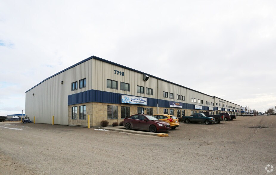 7719 Edgar Industrial Dr, Red Deer, AB à louer - Photo du bâtiment - Image 2 de 5
