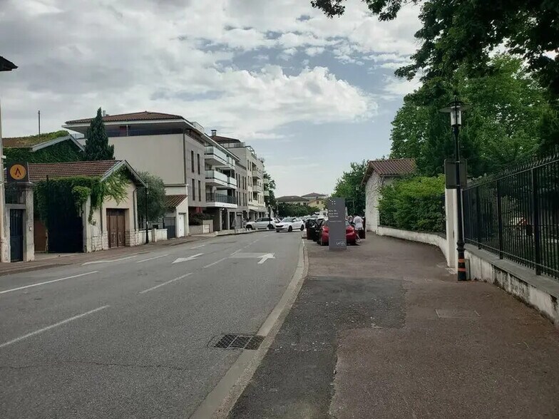 13 Rue De L'Egalite, Genas à louer - Photo du bâtiment - Image 3 de 5