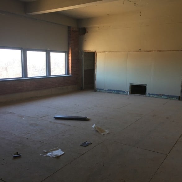 1900 NW 10th St, Oklahoma City, OK for sale - Interior Photo - Image 2 of 22