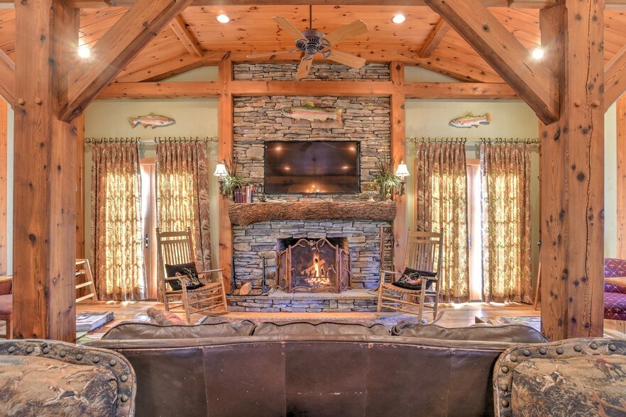 7876 Valley Blvd, Blowing Rock, NC à vendre - Photo intérieure - Image 2 de 11