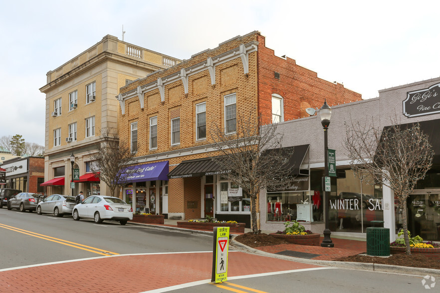 26 N Main St, Belmont, NC à vendre - Photo principale - Image 1 de 1