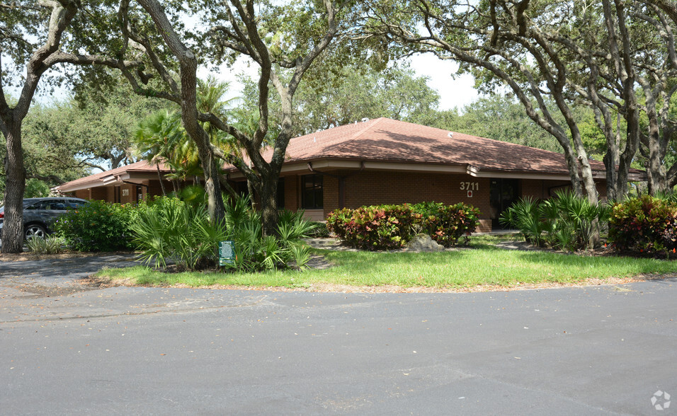 3711 Cortez Rd W, Bradenton, FL à vendre - Photo principale - Image 1 de 1