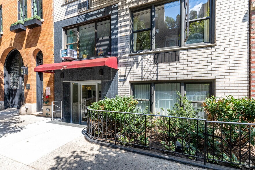 119 E 83rd St, New York, NY à louer - Photo du bâtiment - Image 3 de 4